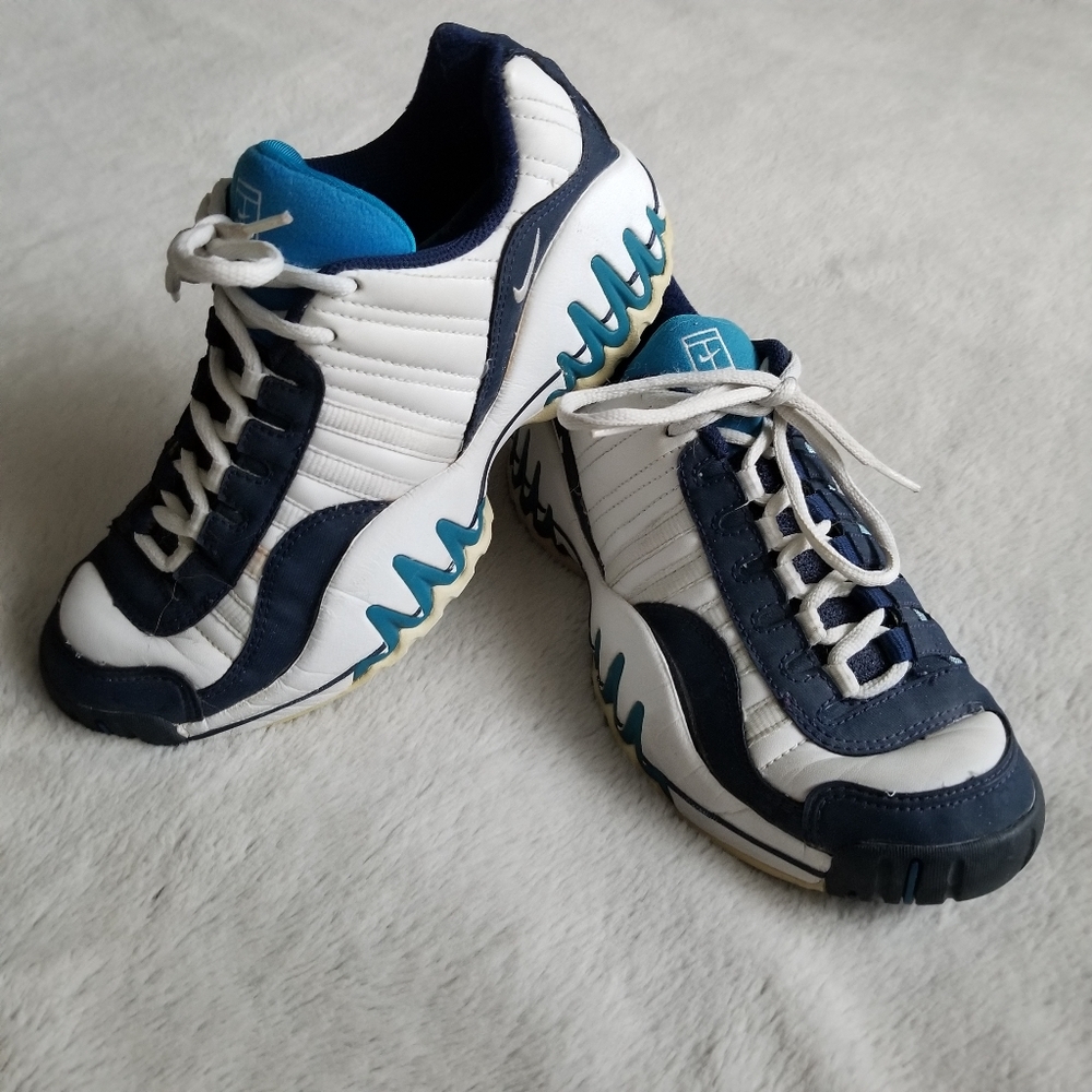 1999 NIKE Air Court Motion Tennis Shoe Size 7 Women's